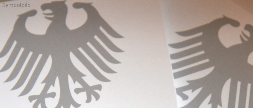 Bundesadler auf Dokument