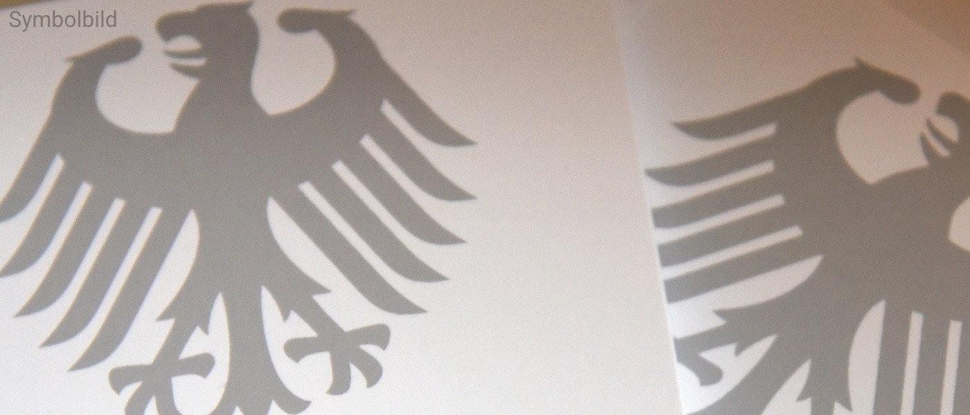 Bundesadler auf Dokument