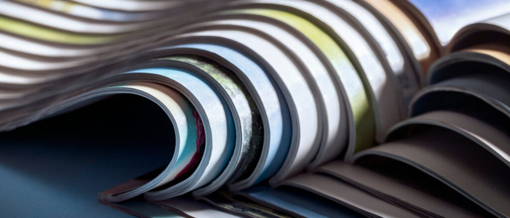 Print Magazine auf einem Haufen