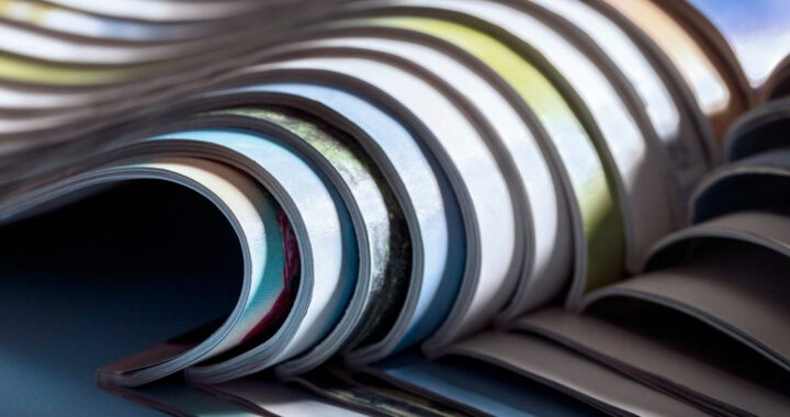 Print Magazine auf einem Haufen