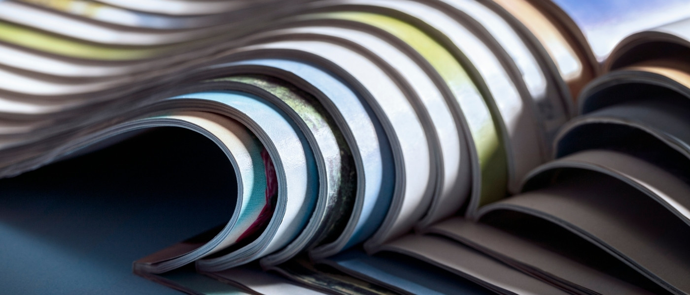 Print Magazine auf einem Haufen