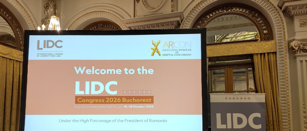 Bildschirm zeigt Willkommensfolie zur Tagung der Liga 2026 in Bukarest
