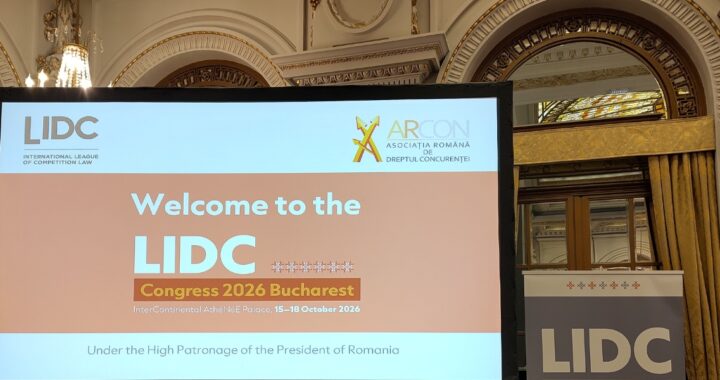 Bildschirm zeigt Willkommensfolie zur Tagung der Liga 2026 in Bukarest